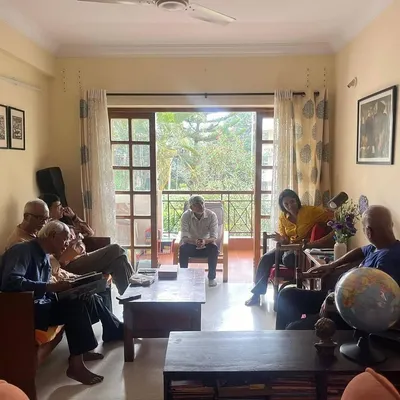 What an honour to host a gathering of artists from Studio Kalavistaara in my own home for chai and conversation. These intimate settings are where the most beautiful connections are made through art.