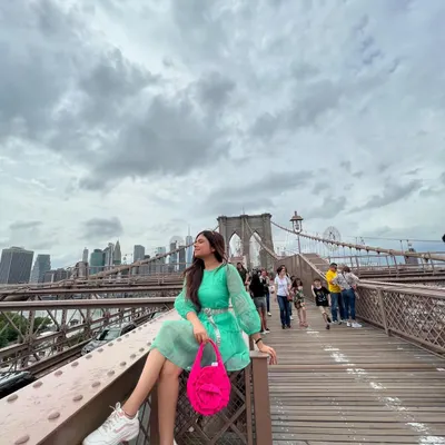 Creating my own 'Sex and the City' moment on the iconic Brooklyn Bridge in New York. This is the kind of travel content I love to create, blending fashion with famous landmarks.