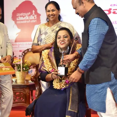 A proud moment receiving the 'Woman Achiever of the Year 2023' award from Vijayavani and Digvijaya News, in the presence of former Chief Minister Basavaraj Bommai.