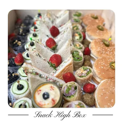 My Snack High Box is perfect for any occasion. It's packed with a delicious variety of bite-sized treats, including mini burgers, sandwiches, wraps, and desserts.
