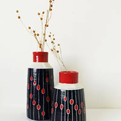 My Dew Drops vases are designed to add a pop of color to any room. This set features a bold pattern of scarlet red and deep indigo, with hand-carved lines adding texture and movement.