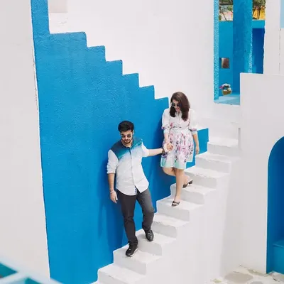 This Santorini-inspired set with its vibrant blue and white walls provides a stunning, graphic backdrop. It's perfect for creating a destination feel close to home.