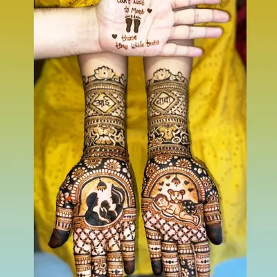 A heartfelt baby shower design with a silhouette of a mother and child, a sleeping baby, and the words 'आई' (mother) and 'बाबा' (father). The other hand has a sweet message, 'Can't Wait to Meet Those Tiny Little Feet'.