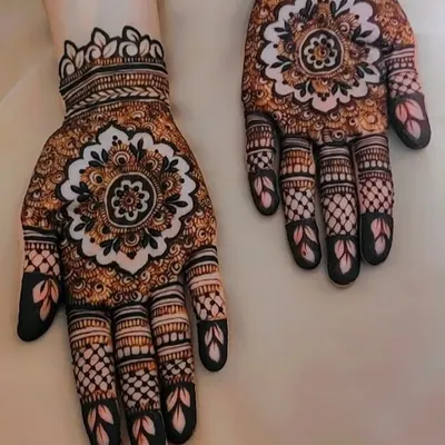 A beautiful mandala cutwork design for a bride who wanted something minimal yet impactful. The negative space makes the central mandala pop.