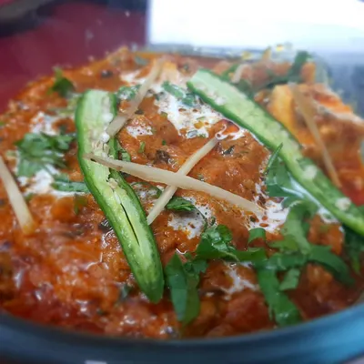 Our Paneer Lababdar features soft paneer simmered in a flavourful, spiced tomato and cream gravy, garnished with ginger and fresh green chillies.