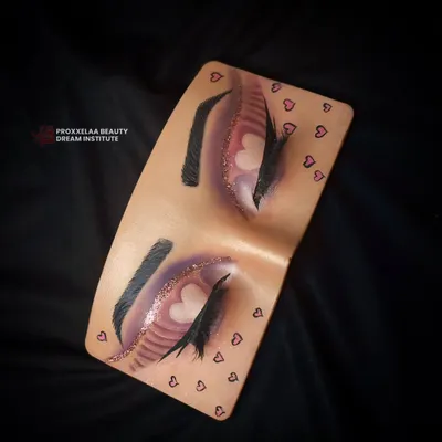 Transform your gaze with creativity. This eye board practice shows a romantic look with a glitter cut-crease, heart details, and a sharp winged liner.
