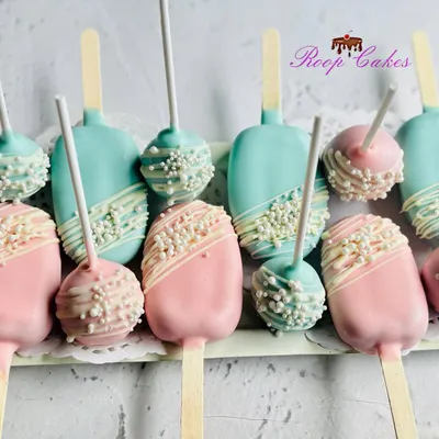 A popular choice for modern baby showers, these cakesicles and cake pops add a stylish touch to any dessert table. The combination of pink and blue keeps the mystery alive for a gender reveal.