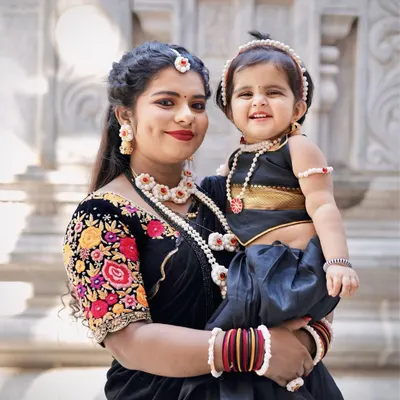 Sankranti is a special time, and I create matching 'halwyache dagine' or sugar bead jewellery for mothers and daughters. This set includes necklaces, headbands, and bracelets for beautiful coordinated photos.
