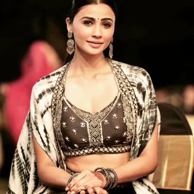 A beautiful, candid portrait of actress Daisy Shah at an evening event. I focus on capturing celebrities in a relaxed and elegant manner.