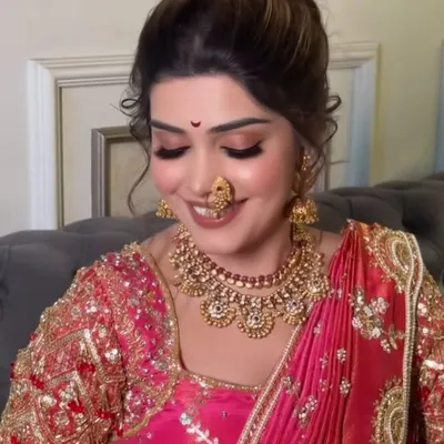A close-up of a beautiful Maharashtrian bride. I specialize in creating these timeless looks, paying close attention to details like the perfect bindi and smudge-proof eye makeup.