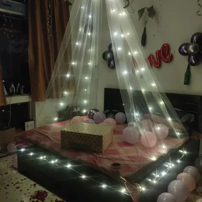 A simple yet magical touch with a fairy light canopy. This design creates a cozy and romantic atmosphere, perfect for setting the scene for a gift-giving moment or a quiet celebration.
