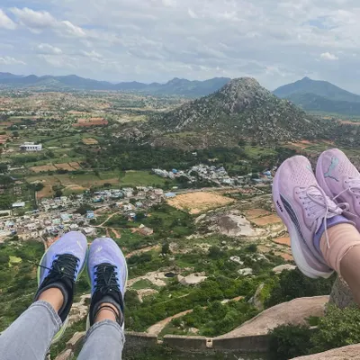 Sometimes all you need is a change in perspective. On our random day treks, we scale heights like the Gundibande fort to soak in these incredible views. It’s an easy climb with a huge reward, proving that adventure is just a short drive away from Bangalore.