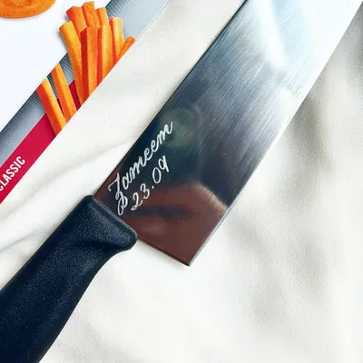 Something subtle, something sharp. This engraved Victorinox knife was such a cool canvas to work on. I love how clients are trusting me to bring their artistic and functional engraving ideas to life.