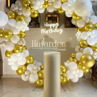 A full-circle balloon frame in chrome gold and white is a popular and elegant choice. It creates a perfect backdrop for photos or a cake table.