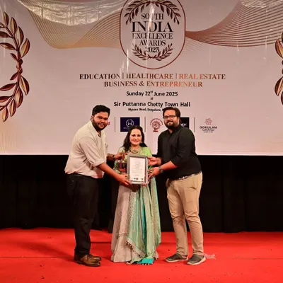 We are honored to receive the "Best Ayurvedic & Wellness Centre in India" award at the South India Healthcare Excellence Awards. Our doctors are seen here accepting the award, a proud moment for the entire Ayurvedagram team.