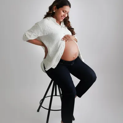 A classic and comfortable maternity look. A crisp white shirt paired with stylish denim is a minimal yet chic ensemble that always looks great.