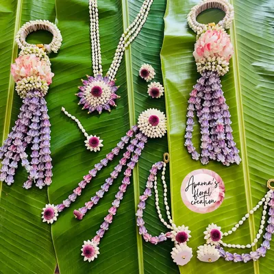 This is a complete floral jewellery set I designed for a Haldi ceremony. It includes a necklace, earrings, a maang tikka, and hand jewellery, all intricately crafted for a beautiful, coordinated bridal look.
