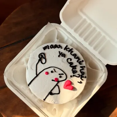 One of my favorite funny bento cakes, perfect for a friend who loves a good laugh. This design features a popular meme character, all hand-piped with chocolate on a smooth buttercream surface.