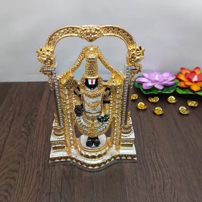 Yeh hamara Arch Black Gold Terracotta Balaji idol hai. Iska design bahut hi unique hai, jismein black idol par gold aur silver ka kaam kiya gaya hai, jo isse ek grand look deta hai.