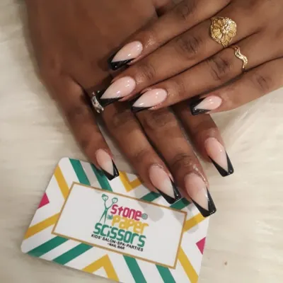 A sharp and sophisticated take on the French manicure. I used a deep V-shape with black polish on long, square-tipped extensions for a bold and modern aesthetic.
