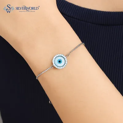 This adjustable Evil Eye bracelet combines style and subtle strength. The central charm is surrounded by a halo of brilliant Zirconia stones, set on a delicate 925 silver chain to keep unwanted energy at bay.