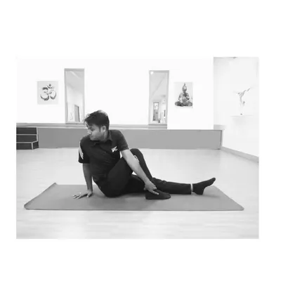 In our studio sessions, we focus on the fine details of each asana. This seated spinal twist, Ardha Matsyendrasana, is excellent for improving digestion and increasing spinal mobility. I ensure you find the right depth for your body.