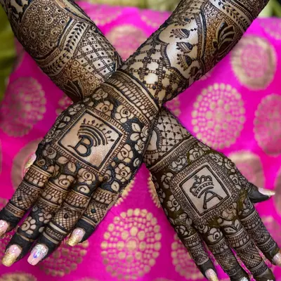 A stylish way to showcase your partnership. This design features the couple's initials, 'A' and 'B', in bold, modern fonts, each topped with a crown.