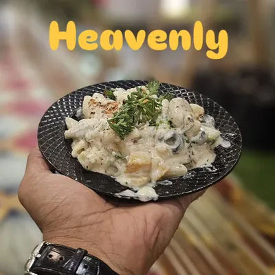 A heavenly serving of our creamy white sauce pasta, a popular choice for live counters at parties and corporate events.