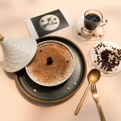 Our traditional Tiramisu, a classic Italian dessert with a Spanish heart. It's the perfect way to say 'I love you' or to simply treat yourself.
