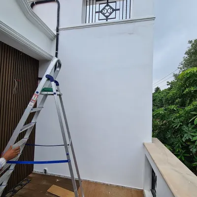 This is the starting point for many of my projects: a plain, empty balcony wall. This is the "before" picture that I love to transform.