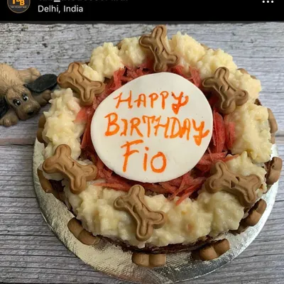 A personalized birthday cake makes any celebration extra special. This carrot cake for Fio was decorated with dog-friendly biscuits and a handwritten birthday message, making it a truly unique treat.