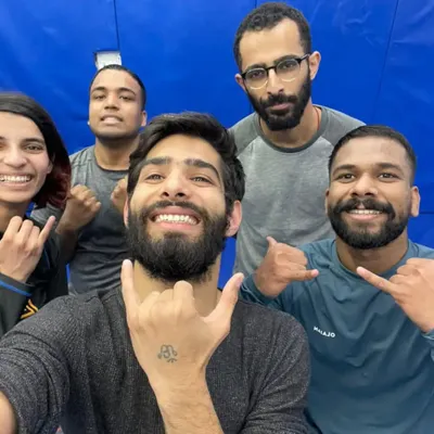 A great selfie with the No-Gi crew after a high-energy session. Training without the Gi develops a different kind of grip and control.