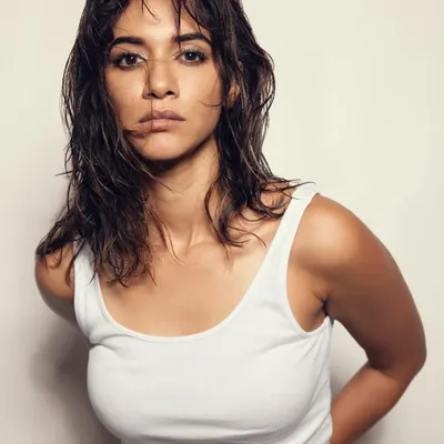 Creating a raw, edgy vibe with subtle glam. This look features a wet-hair look and a focus on dewy skin for a high-fashion editorial feel.