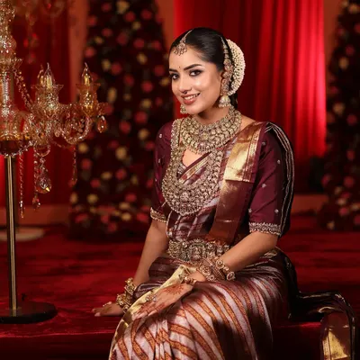 A quintessential South Indian bride, exuding grace and royalty. This look, created for a masterclass, shows how to balance heavy, layered temple jewellery with a radiant makeup base and defined features.
