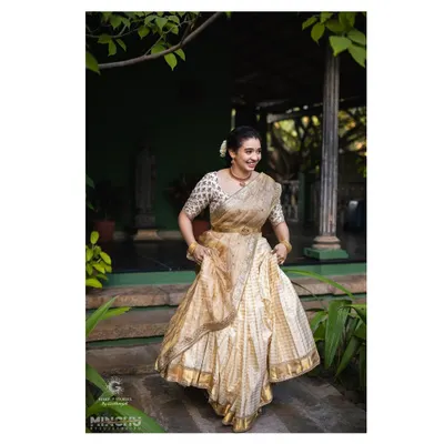 Priyanka on her Varapooja function, looking effortlessly beautiful. We chose a very natural makeup look and a simple half-up hairstyle to complement her elegant cream and gold langa davani.