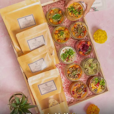 This is where it all comes together. A large, customisable hamper filled with an assortment of our signature dips and multiple packets of artisanal crackers, perfect for a grand gesture or a corporate gift.