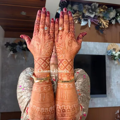Look at that gorgeous color! This is the beautiful, deep henna stain on a groom's mother's hands a day after application. A rich stain is the sign of great henna and proper care.