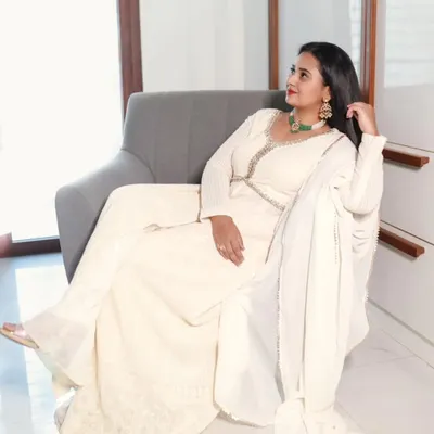 The lovely actress Amulya looking serene and elegant in a custom-designed white chikankari suit. It was a pleasure to dress her for her birthday celebrations.