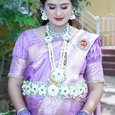 A beautiful mom-to-be wearing a full set of my white floral jewellery. This set includes a long necklace, a floral waist belt (kamarband), and matching armlets, all designed to complement her lavender saree.