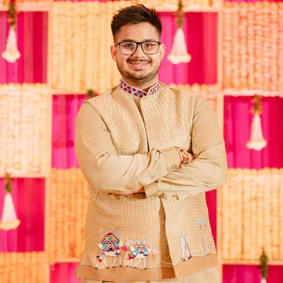 A client wanted to portray his Sindhi identity through his outfit for his brother's haldi function. Our artisan hand-embroidered a scene of a boy strolling through the desert with his camels, bringing his story to life.