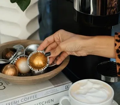 Selecting a Nespresso coffee pod for a fresh brew. We help you choose the right machine and explore the vast world of coffee capsules to find your favorite flavors.