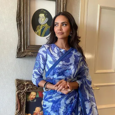 Styling soft, natural waves for actress Esha Gupta during the Aashram promotions. This open hairstyle gives a relaxed yet sophisticated vibe that works beautifully on camera.