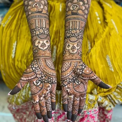 A classic full-hand Rajasthani design, filled with peacocks, paisleys, and fine line work. This style is timeless and perfect for any bride.