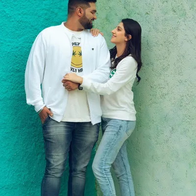 A casual and fun pre-wedding shoot. I provided natural makeup for both the bride and groom that looks fresh, effortless, and perfect for their relaxed, daytime outfits.