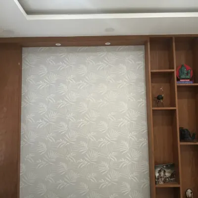 A subtle leaf-patterned wallpaper installed in a TV unit niche.