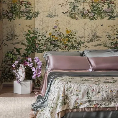A breathtaking bedroom sanctuary enveloped in the "Scenic Flora" chinoiserie wallpaper. Inspired by vintage kimonos, the delicate, hand-painted style floral landscape creates a poetic and romantic atmosphere, turning the entire room into a masterpiece of interior art.