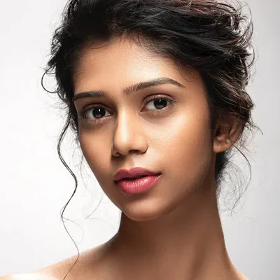This headshot is all about natural beauty. We used soft lighting and minimal makeup to create a genuine and approachable portrait. This style is perfect for actors who need a shot that shows their true self.