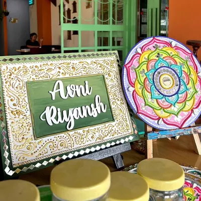 Here are two beautiful examples of the traditional art we create in my Lippan art workshop. One is a nameplate and the other is a stunning mandala, both featuring intricate mirror work and clay details.