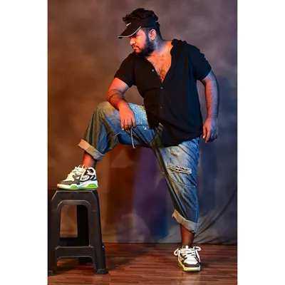 It's all about the attitude you bring to the dance floor. This studio shot captures the confident, standout style that I infuse into every piece of choreography. 💫