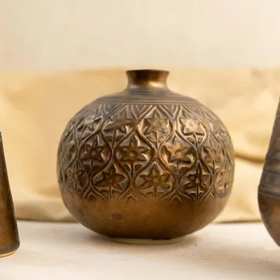 The satin matte finish of our Medieval Gold glaze beautifully accentuates the intricate carvings on this piece. It's a non food safe glaze perfect for decorative items that need a touch of antique elegance.